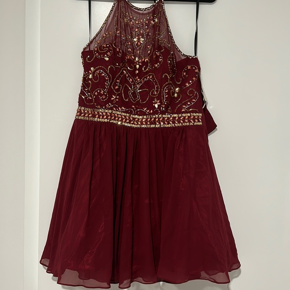 Dresses & Skirts - NWT formal mini dress beaded‎